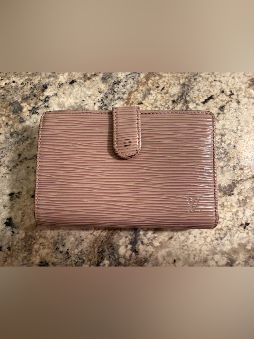 Louis Vuitton Lilac Epi Kisslock Wallet *authentic*